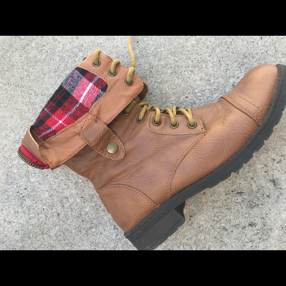 Boots - Picture 4 of 4